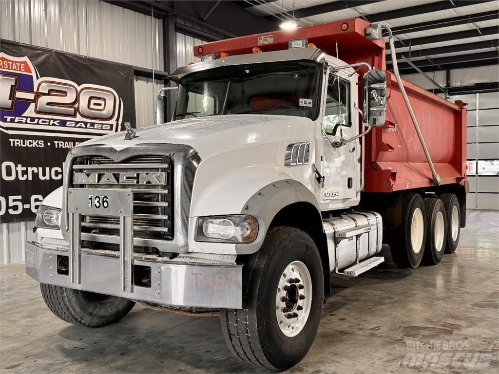 Mack GU713 Savivarčių priekabų vilkikai