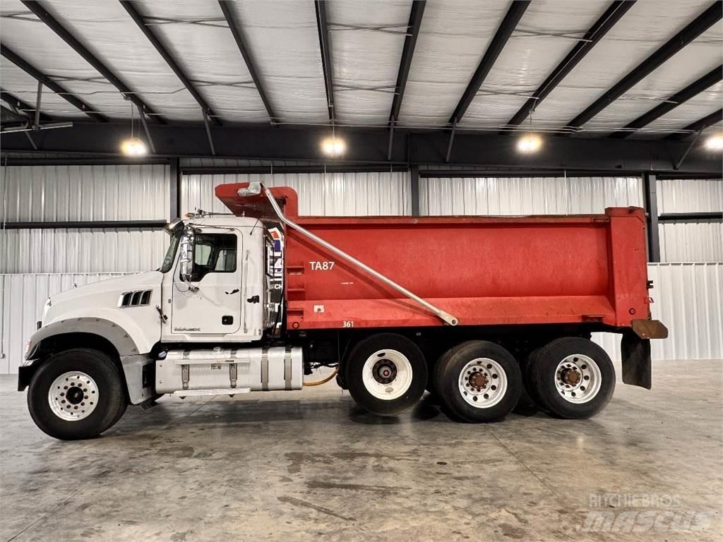 Mack GU713 Savivarčių priekabų vilkikai