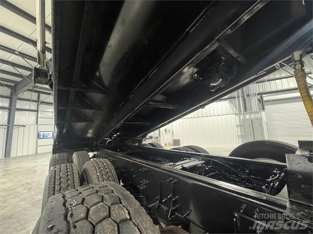 Mack GU713 Savivarčių priekabų vilkikai