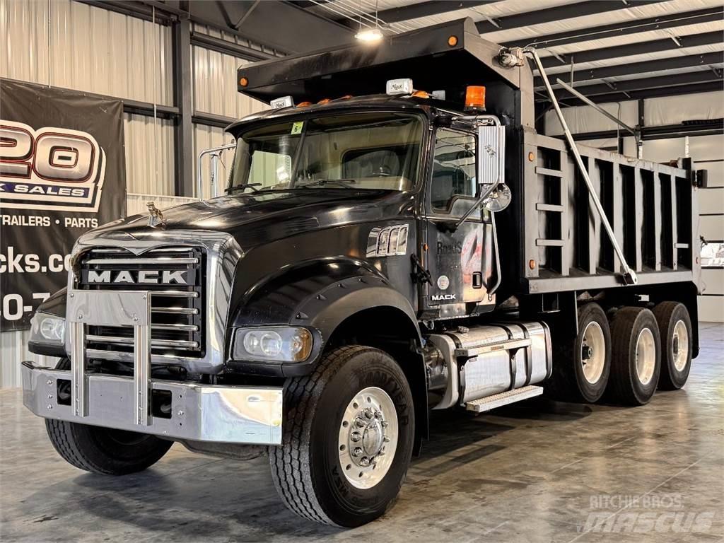 Mack GU713 Savivarčių priekabų vilkikai