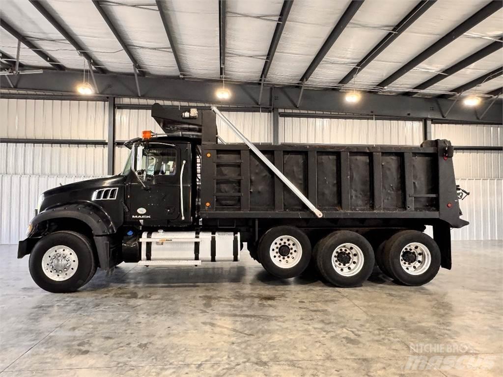Mack GU713 Savivarčių priekabų vilkikai