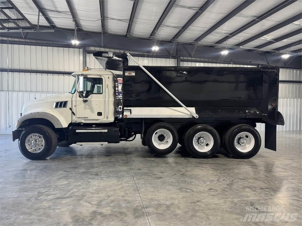 Mack GU713 Savivarčių priekabų vilkikai