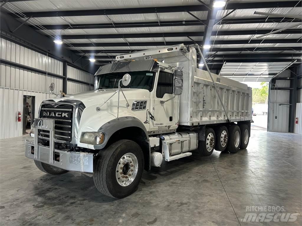 Mack GU713 Savivarčių priekabų vilkikai