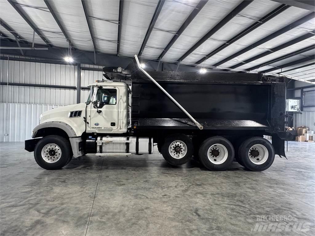 Mack GU713 Savivarčių priekabų vilkikai