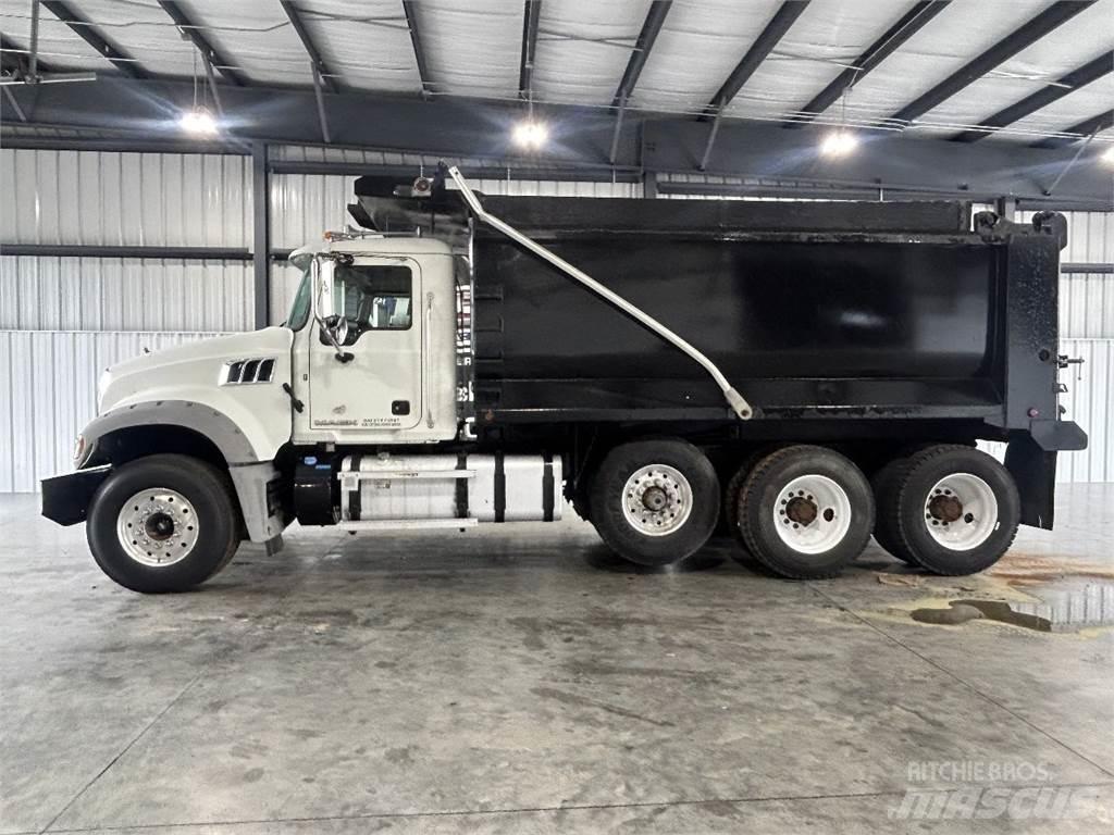 Mack GU713 Savivarčių priekabų vilkikai