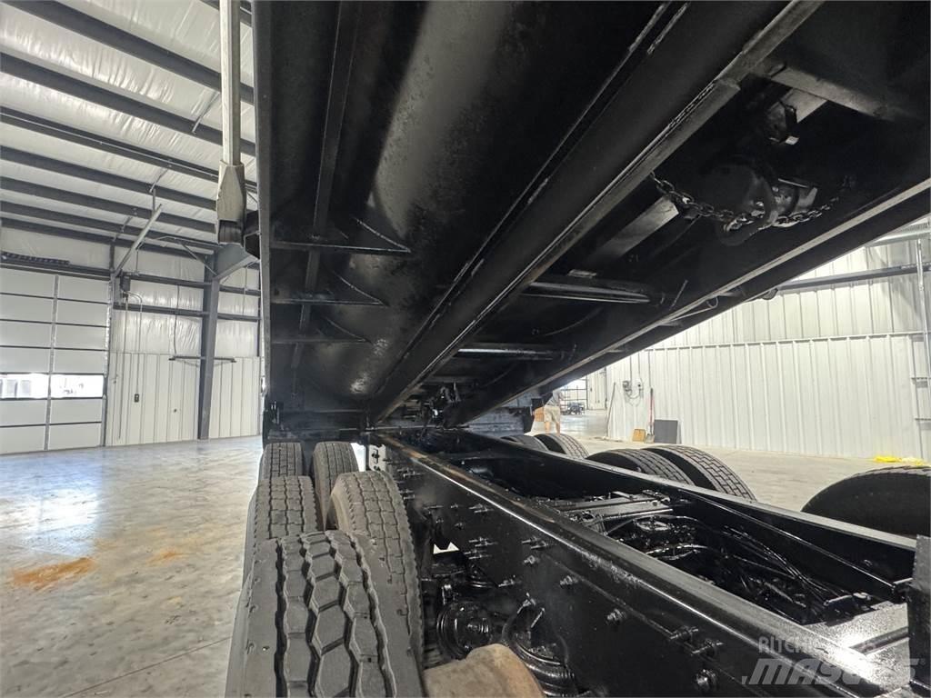 Mack GU713 Savivarčių priekabų vilkikai