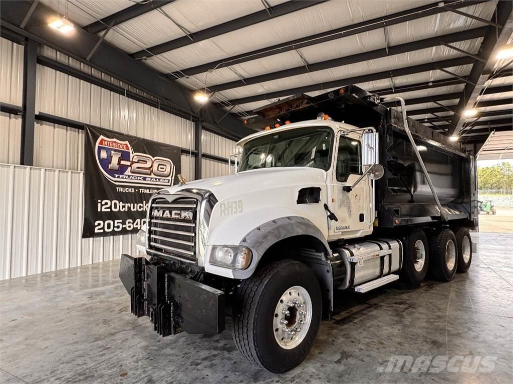 Mack GU713 Savivarčių priekabų vilkikai