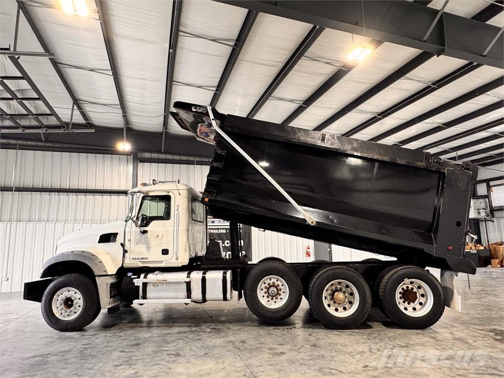 Mack GU713 Savivarčių priekabų vilkikai