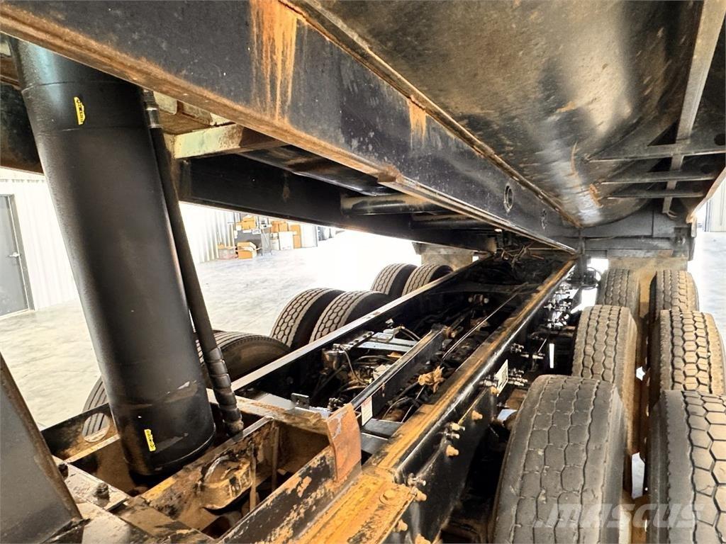 Mack GU713 Savivarčių priekabų vilkikai