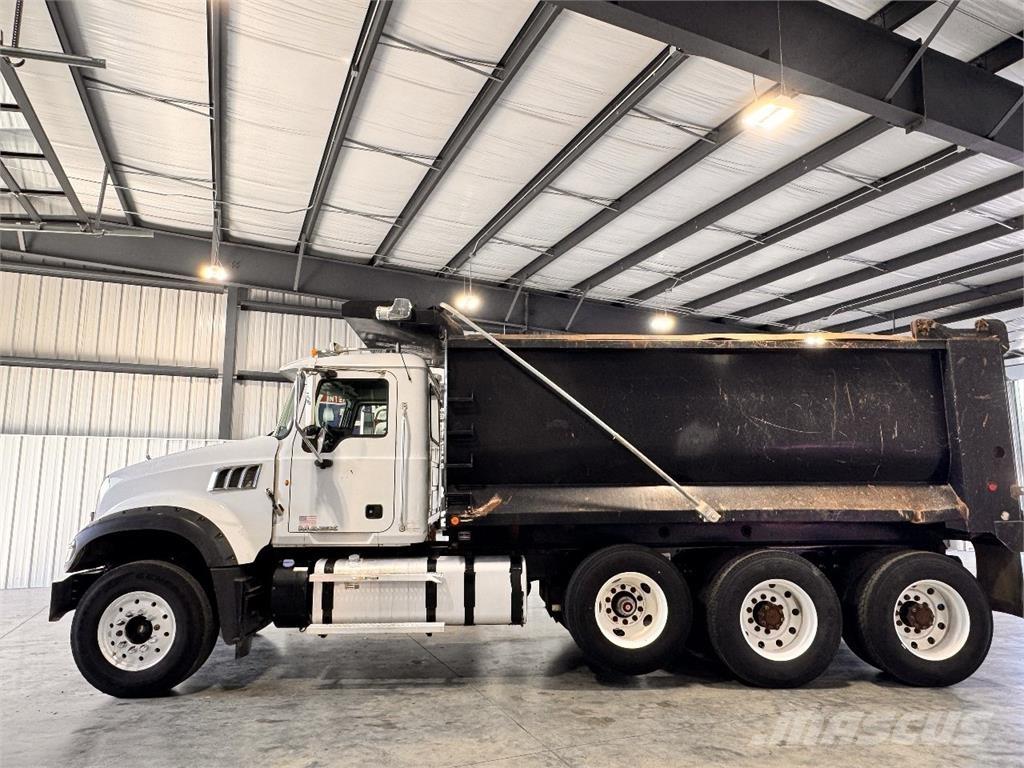 Mack GU713 Savivarčių priekabų vilkikai