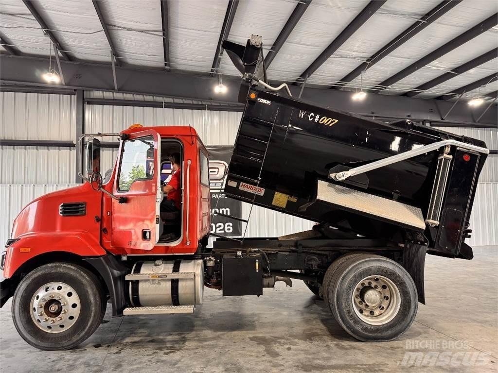 Mack MD6 Savivarčių priekabų vilkikai