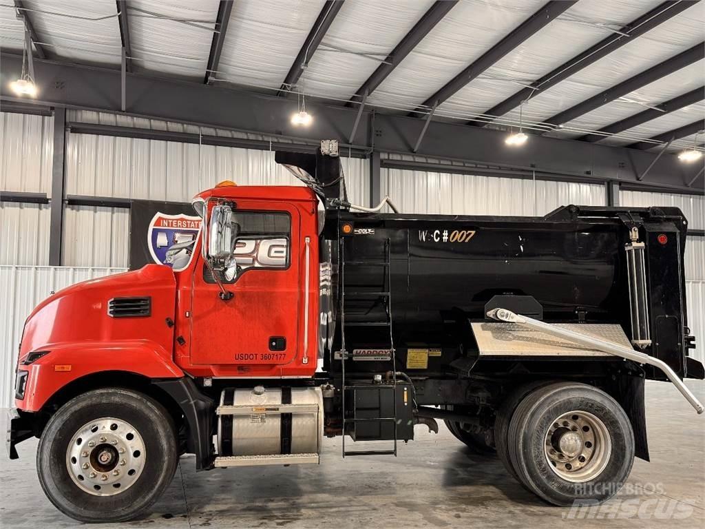 Mack MD6 Savivarčių priekabų vilkikai