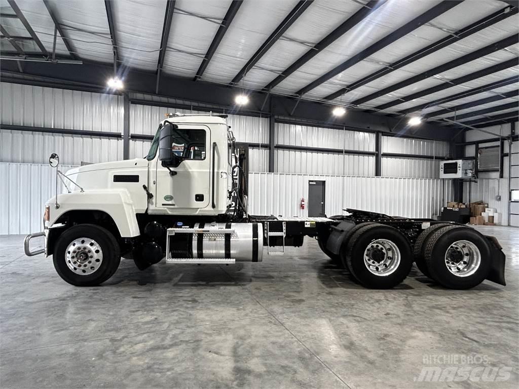 Mack Pinnacle Naudoti vilkikai
