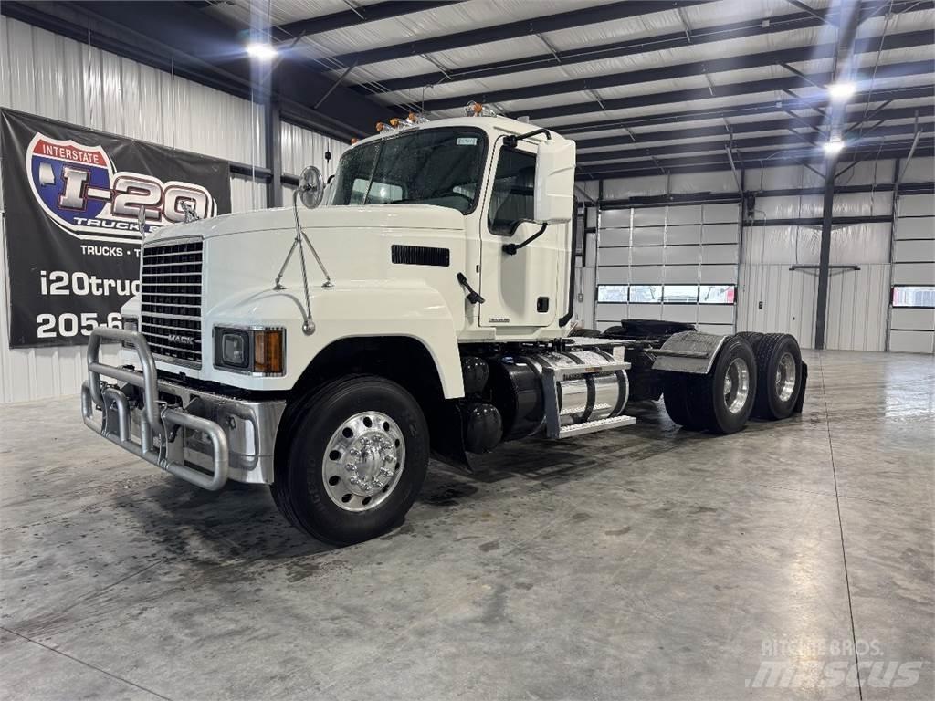 Mack Pinnacle 64T Naudoti vilkikai