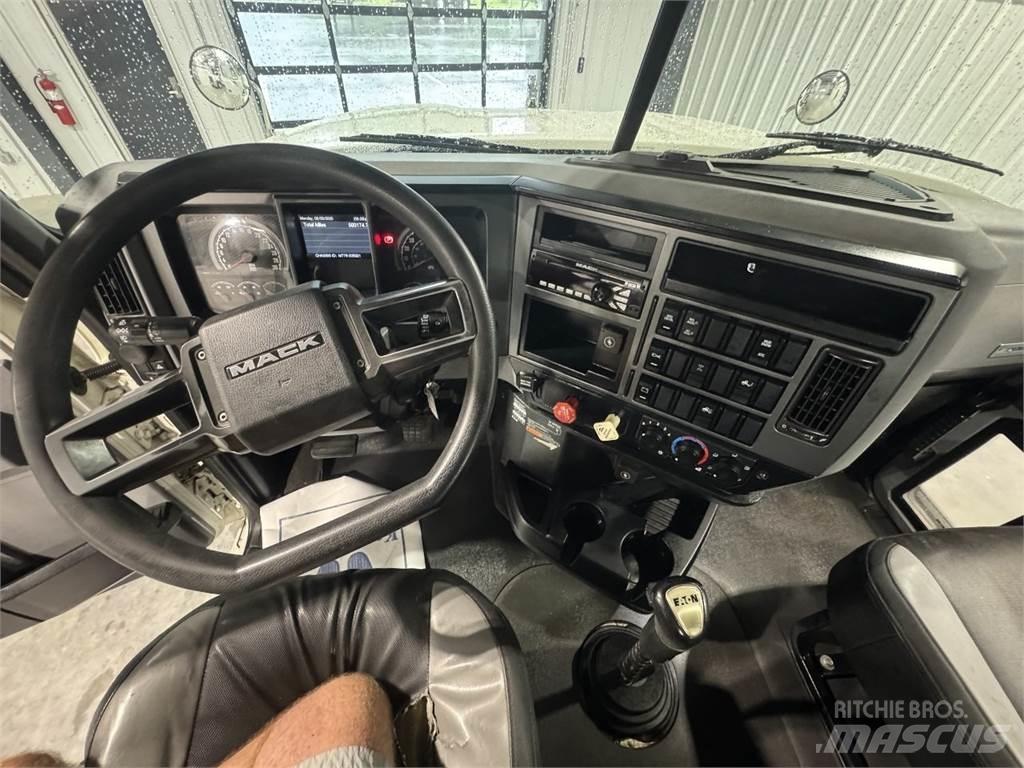 Mack Pinnacle 64T Naudoti vilkikai