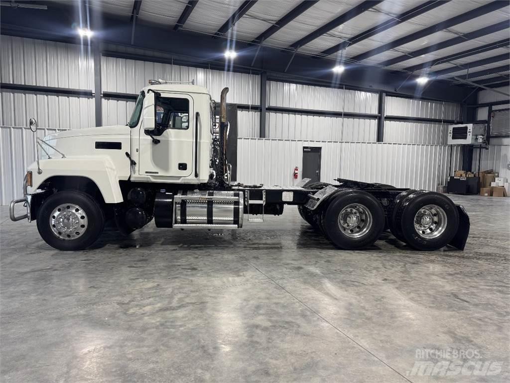 Mack Pinnacle 64T Naudoti vilkikai