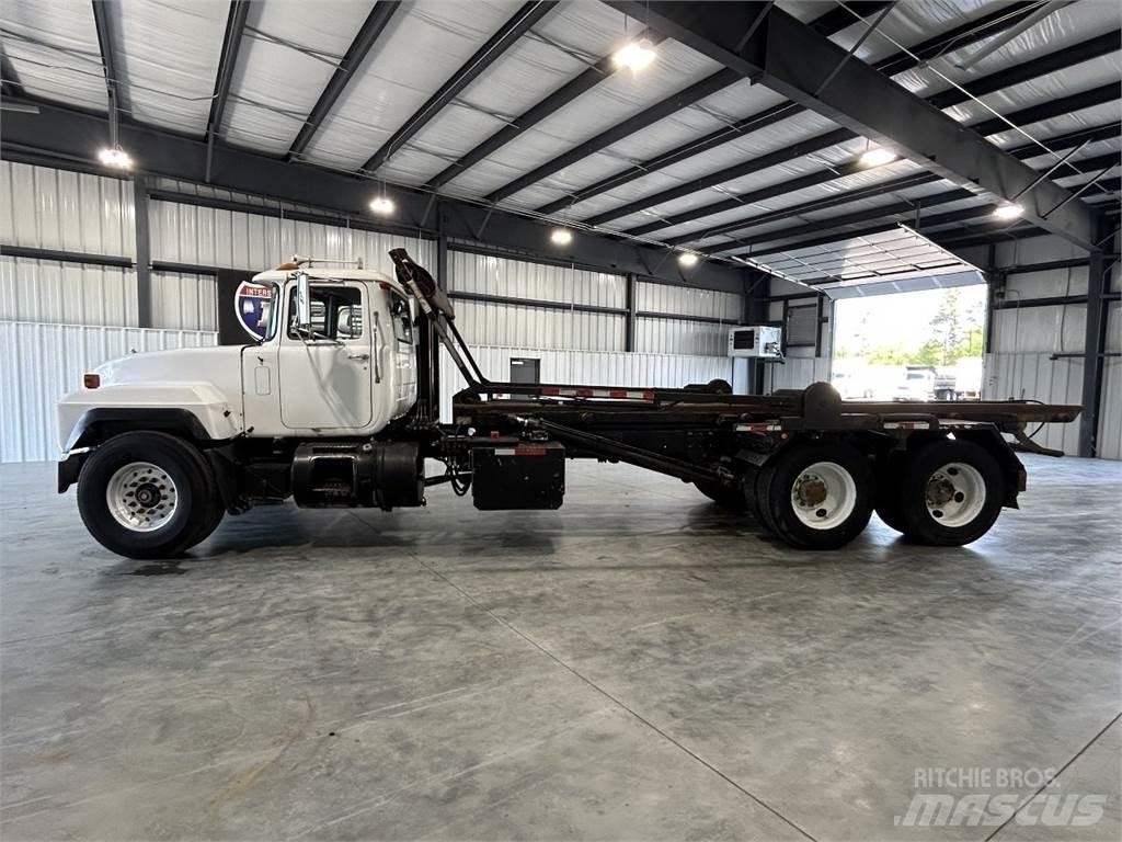 Mack RD688S Konteinerių nuožulnaus pakėlimo ant platformos krautuvai