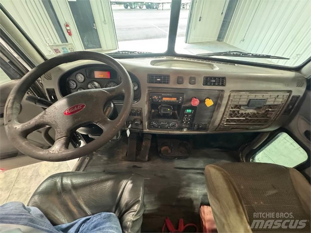 Peterbilt 330 Platformos/ Pakrovimas iš šono
