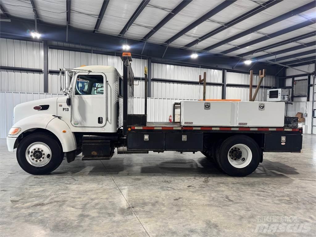 Peterbilt 330 Platformos/ Pakrovimas iš šono
