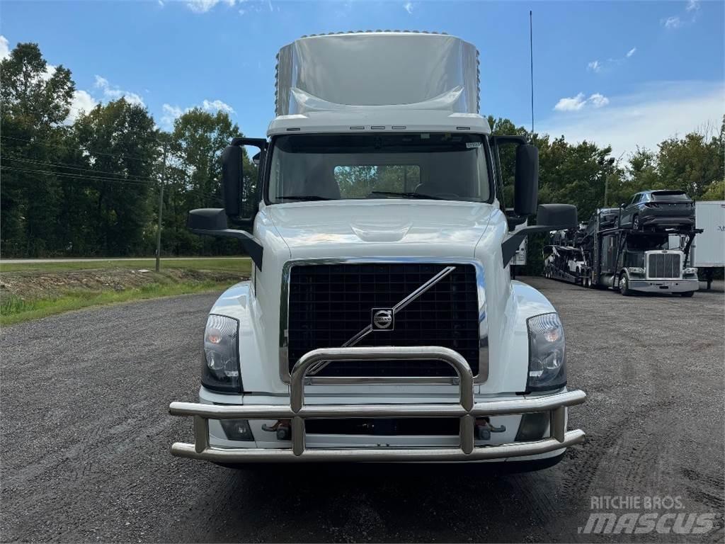 Volvo VNL42T300 Naudoti vilkikai