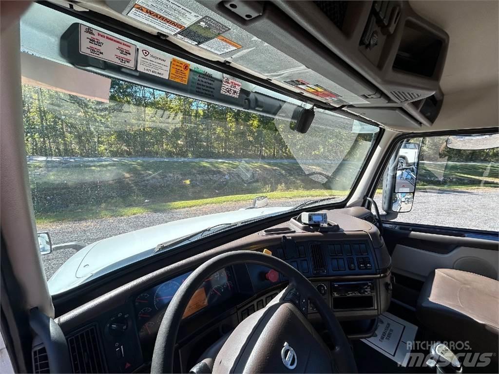 Volvo VNL42T300 Naudoti vilkikai