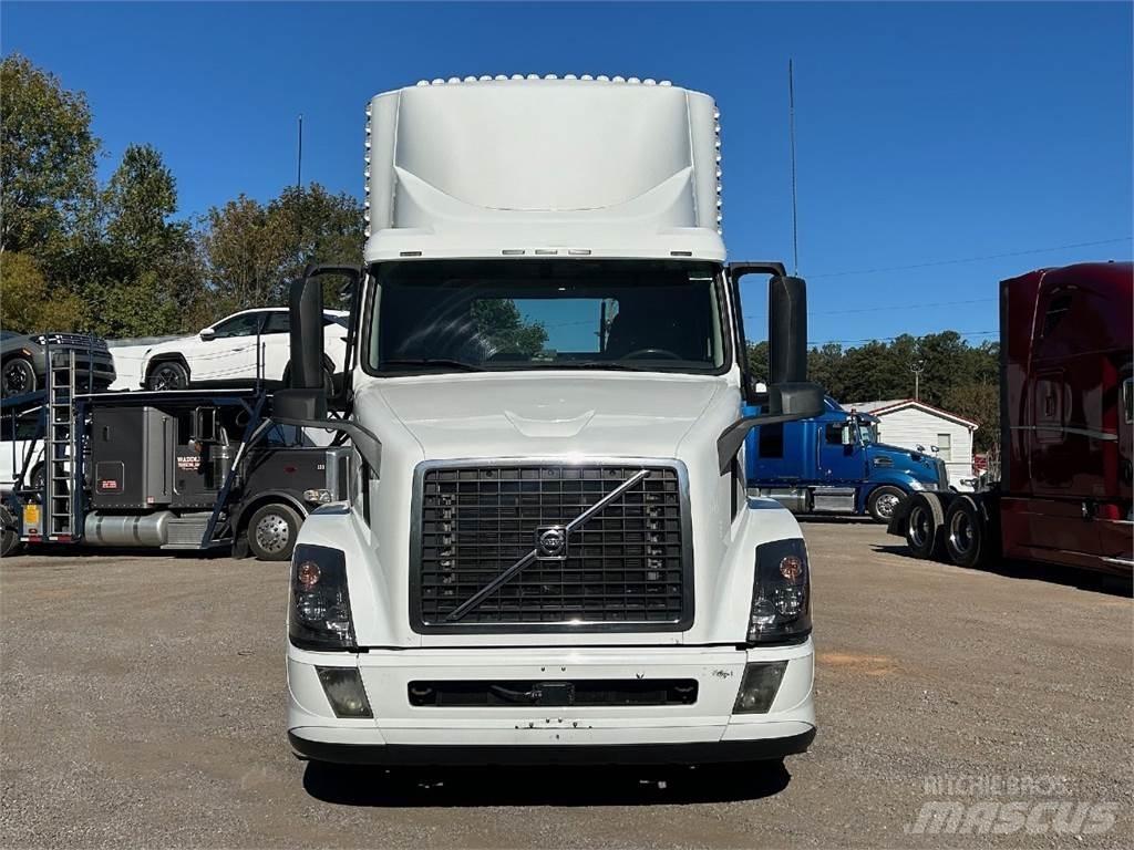 Volvo VNL42T300 Naudoti vilkikai