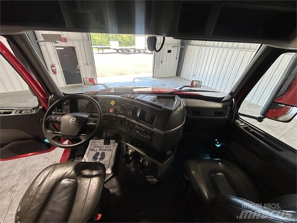 Volvo VNL64T740 Naudoti vilkikai
