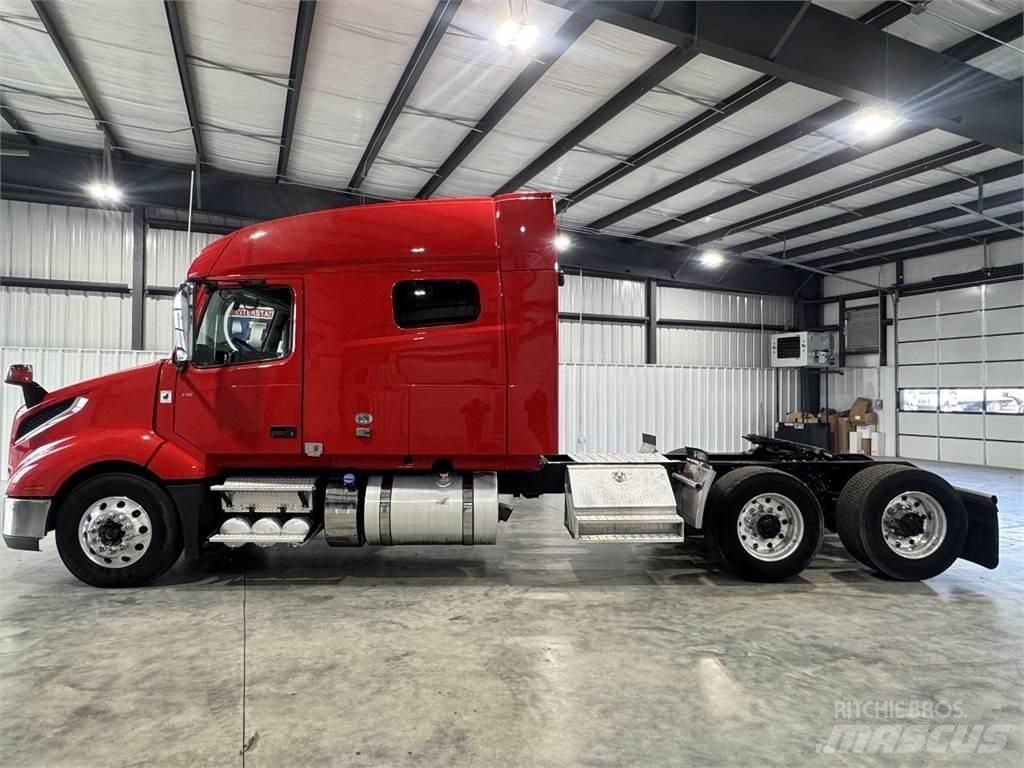 Volvo VNL64T740 Naudoti vilkikai