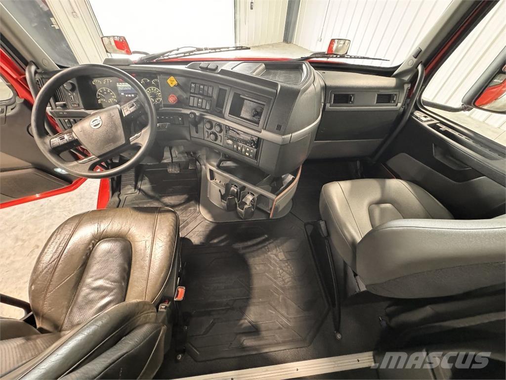 Volvo VNL64T740 Naudoti vilkikai