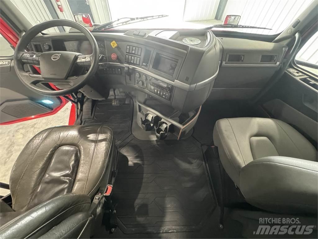Volvo VNL64T740 Naudoti vilkikai
