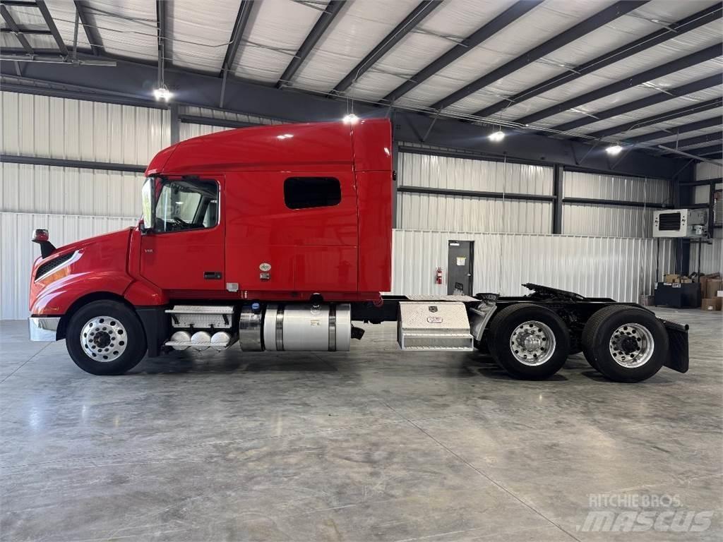 Volvo VNL64T740 Naudoti vilkikai