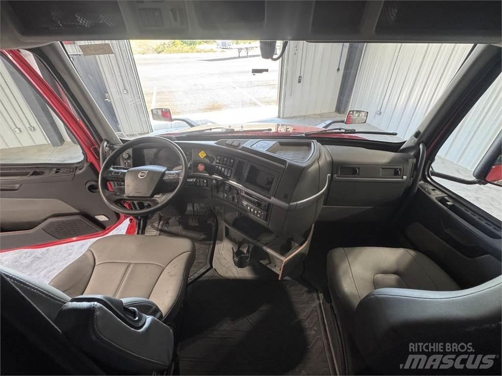 Volvo VNL64T740 Naudoti vilkikai