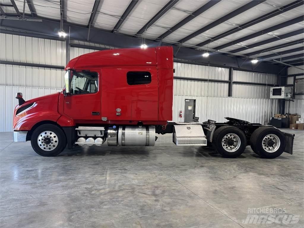 Volvo VNL64T740 Naudoti vilkikai