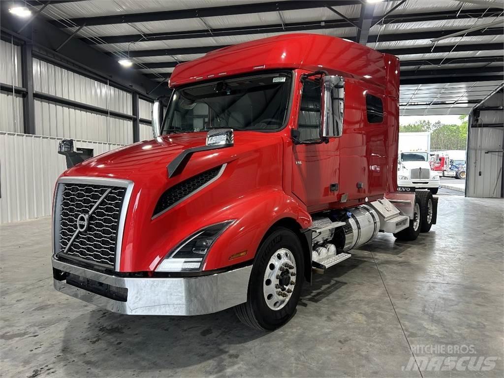Volvo VNL64T740 Naudoti vilkikai