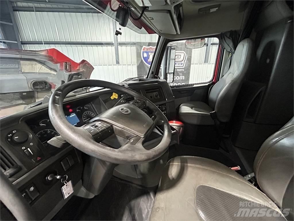 Volvo VNL64T740 Naudoti vilkikai