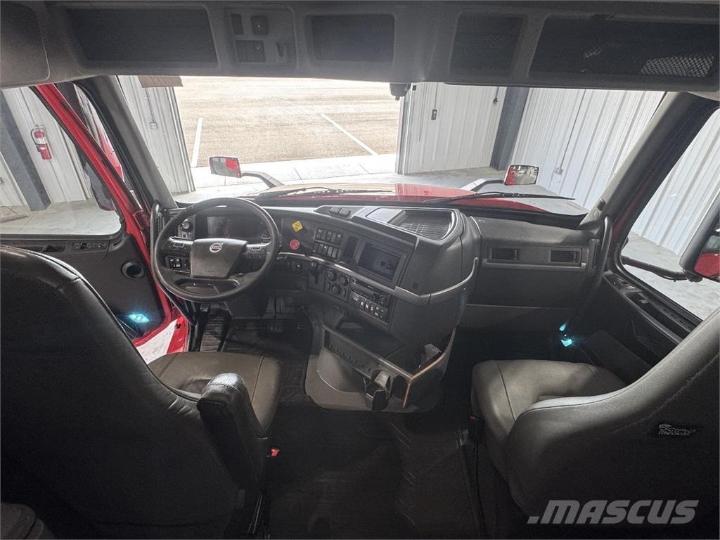 Volvo VNL64T740 Naudoti vilkikai