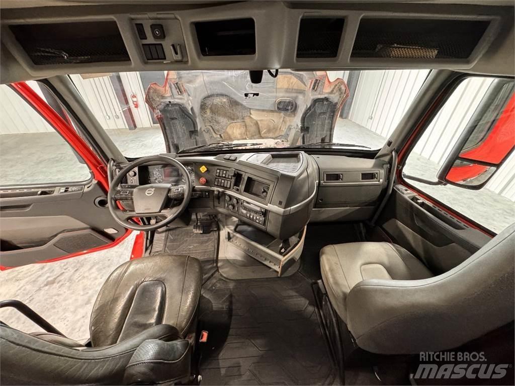Volvo VNL64T740 Naudoti vilkikai