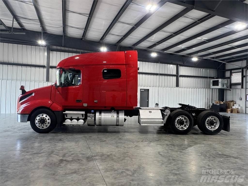 Volvo VNL740 Naudoti vilkikai