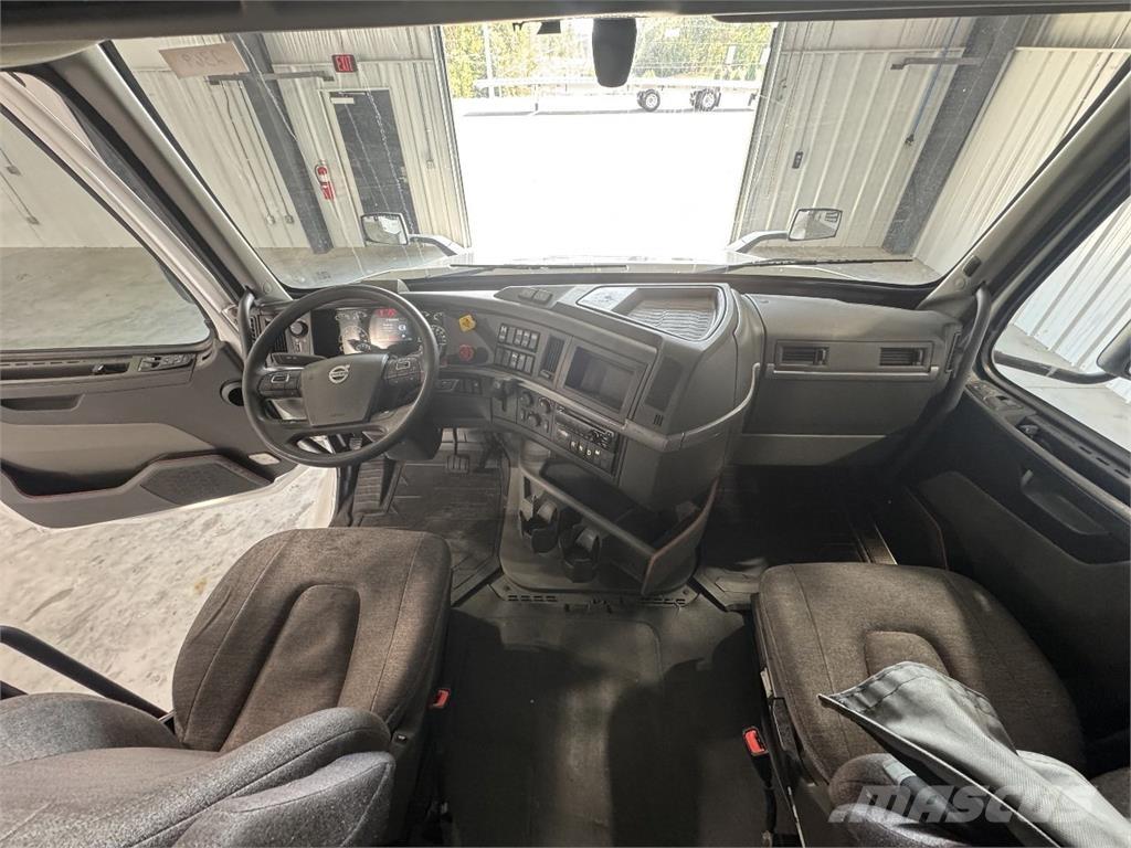 Volvo VNL760 Naudoti vilkikai