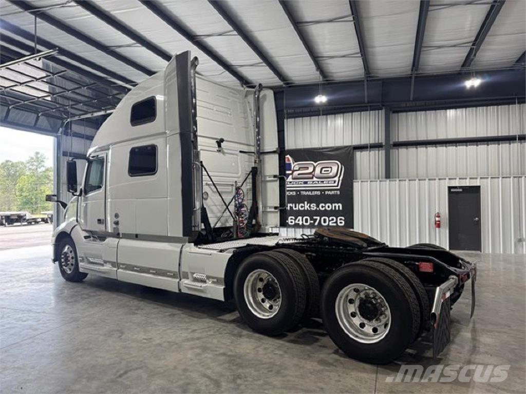 Volvo VNL860 Naudoti vilkikai