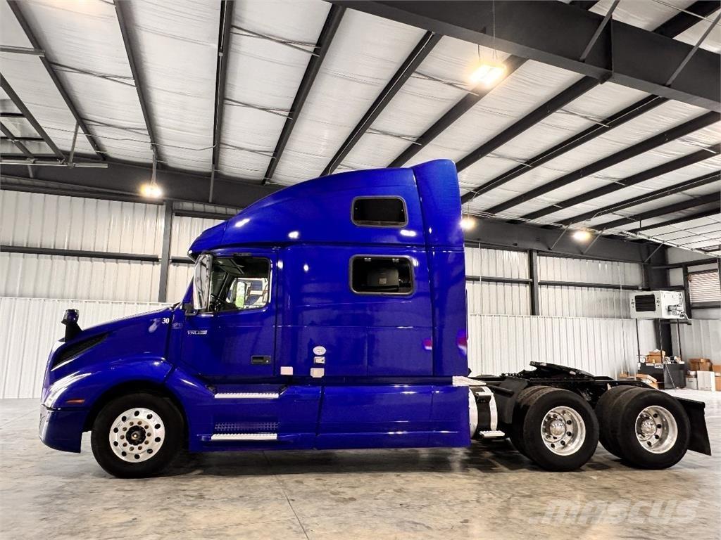 Volvo VNL860 Naudoti vilkikai