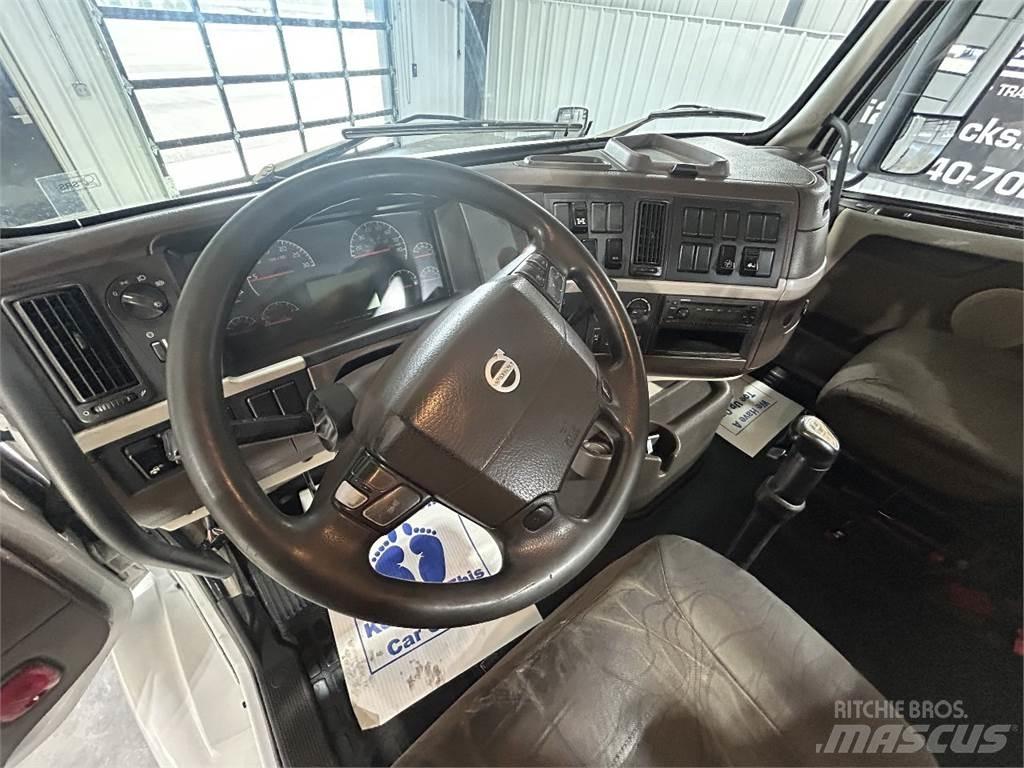Volvo VNM64T200 Naudoti vilkikai