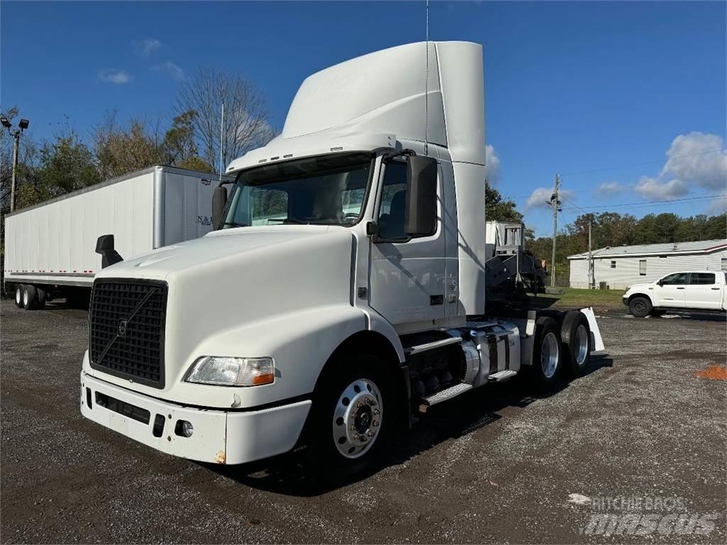 Volvo VNM64T200 Naudoti vilkikai