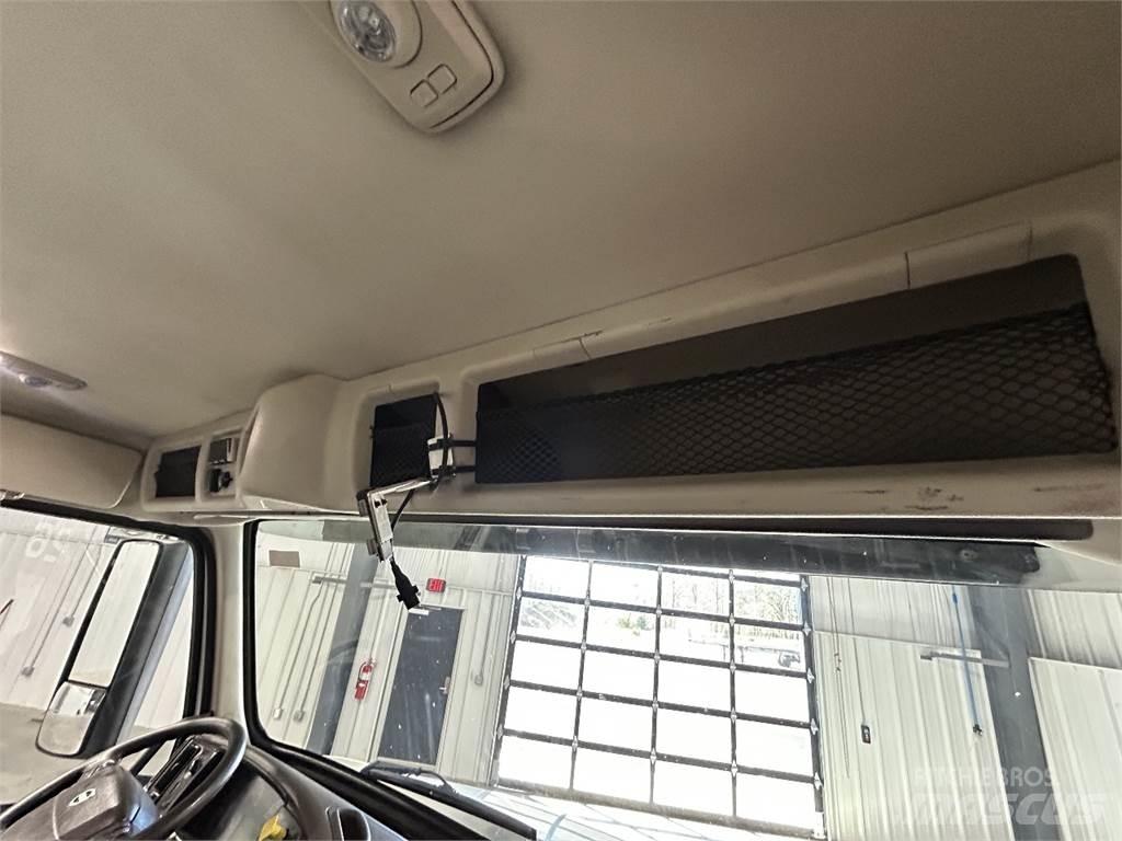 Volvo VNM64T200 Naudoti vilkikai