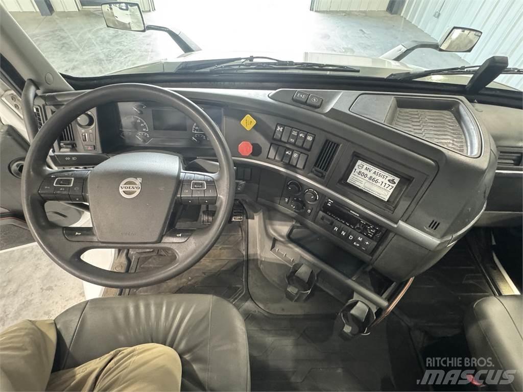 Volvo VNR64T300 Naudoti vilkikai