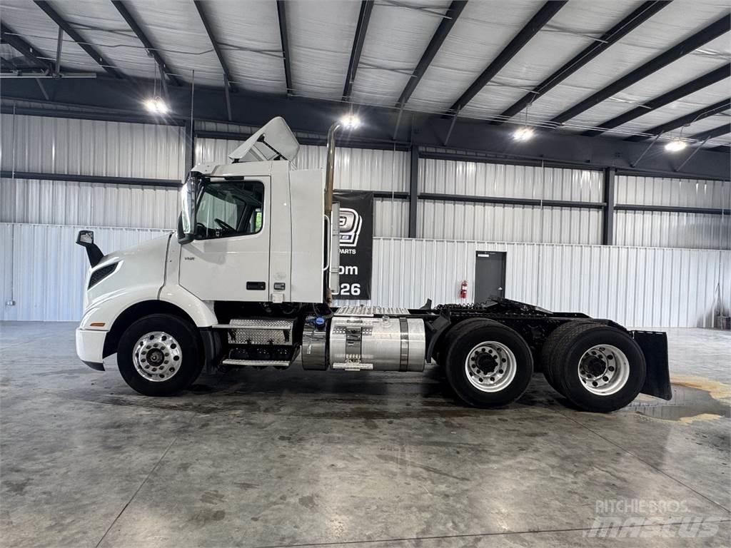 Volvo VNR64T300 Naudoti vilkikai