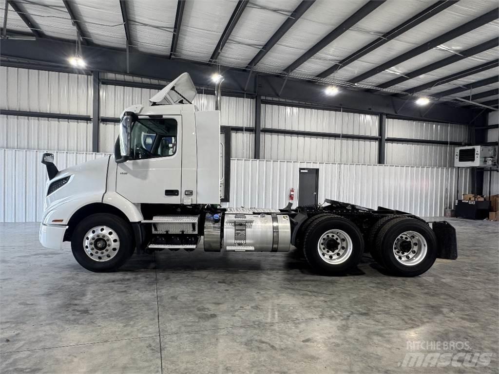 Volvo VNR64T300 Naudoti vilkikai