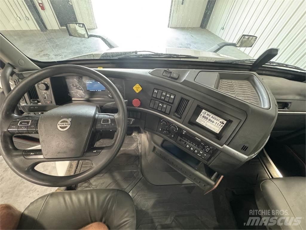 Volvo VNR64T300 Naudoti vilkikai