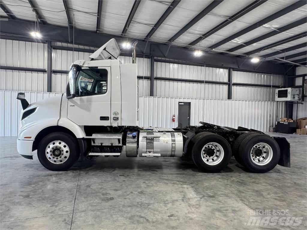 Volvo VNR64T300 Naudoti vilkikai