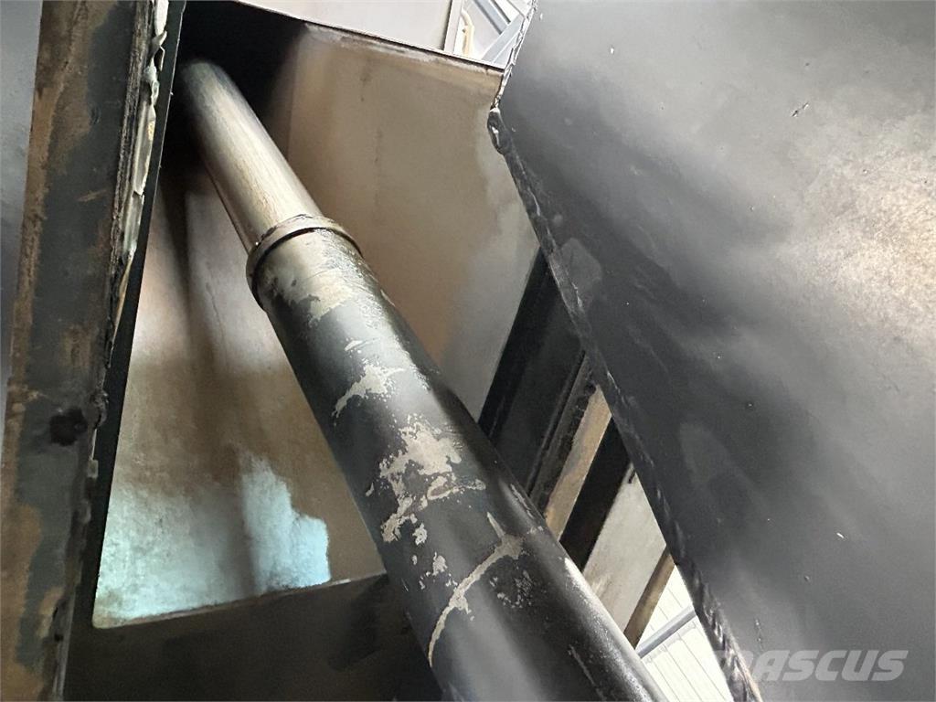 Western Star 4700SF Savivarčių priekabų vilkikai